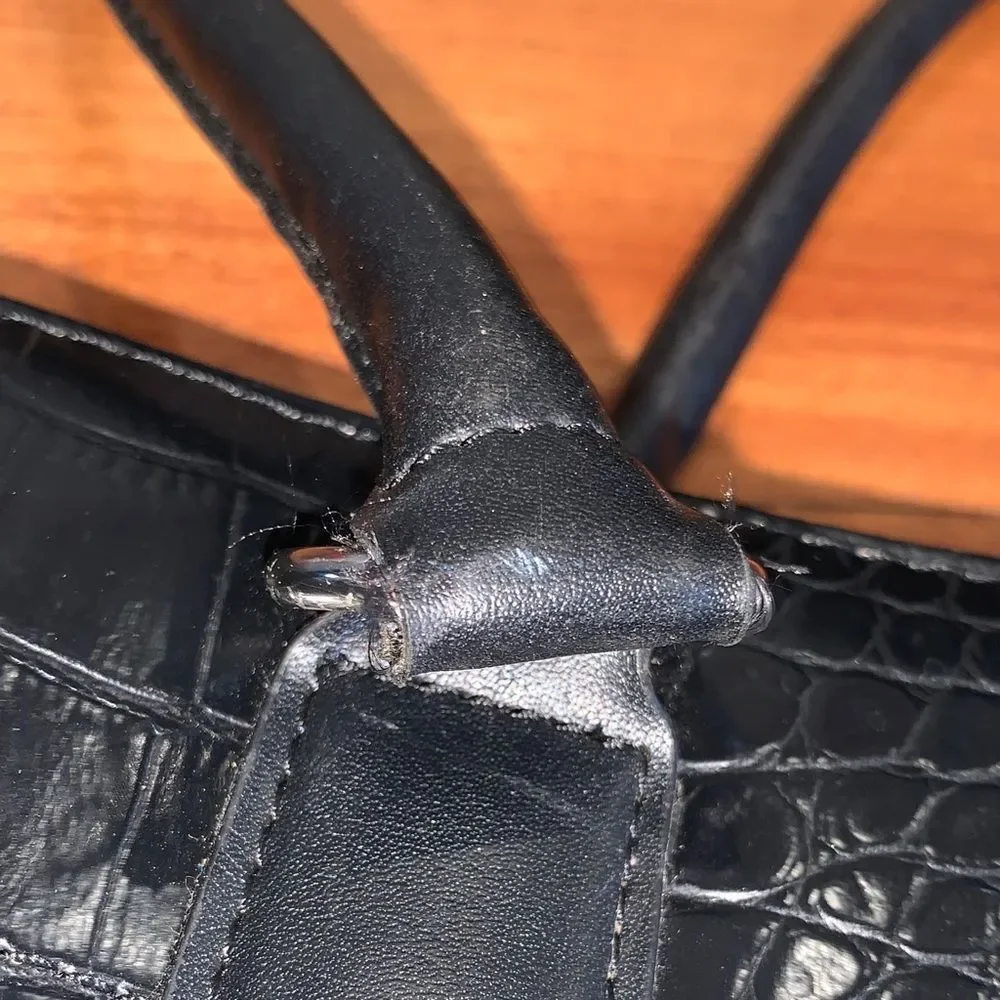 Targus Elegant Black Crocodile-Embossed 16x12in leather Tote Bag
